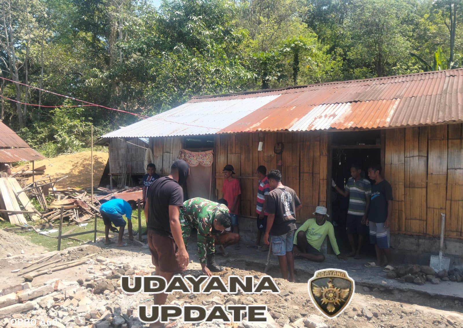 Babinsa Kodim 1602/Ende Gotong Royong Bangun Rumah Warga di Desa Otogedu