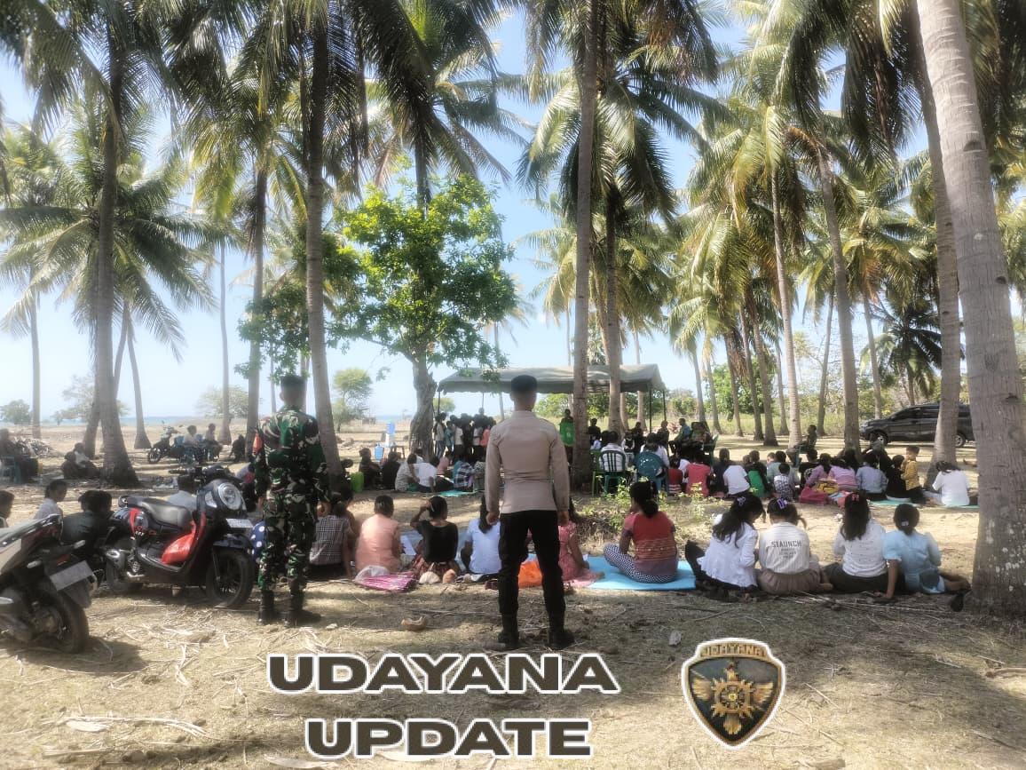 Babinsa Batutua dan Bhabinkamtibmas Amankan Ibadah HUT Reformasi ke-508 dan HUT GMIT ke-78 di Sakubatun