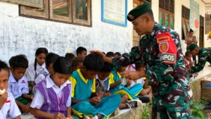 Pos Maubusa Berbagi di Tapal Batas, Wujud Kepedulian Satgas Pamtas Yonarmed 12 Kostrad untuk Anak Perbatasan