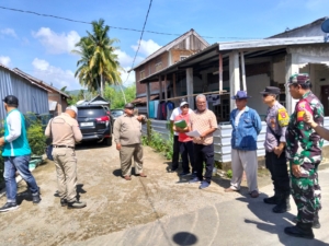 Babinsa Desa Tamekan Dampingi Pengecekan Tapal Batas Tanah Sengketa Desa Tamekan