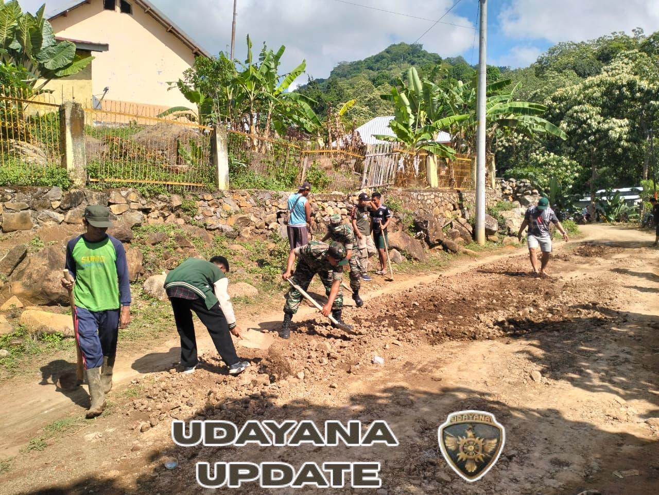 Koramil Donggo Lakukan Gotong Royong Menyambut Musim Hujan, Perbaiki Jalan Berlobang dan Saluran Pembuangan Air