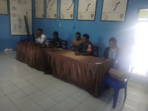 ‎Babinsa Sebagai Garda Terdepan, Kawal Penurunan Harga Pupuk Bersubsidi di Desa Luk