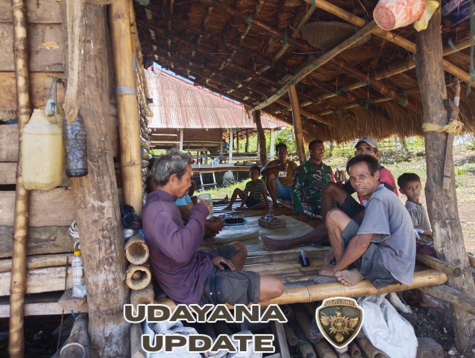 Babinsa Kodim 1613/Sumba Barat Ajak Warga Jaga Kekompakan dan Gotong Royong