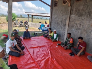 Pererat Silaturahmi, Sertu Anwar Ikuti Tradisi Doa So di Wawonduru