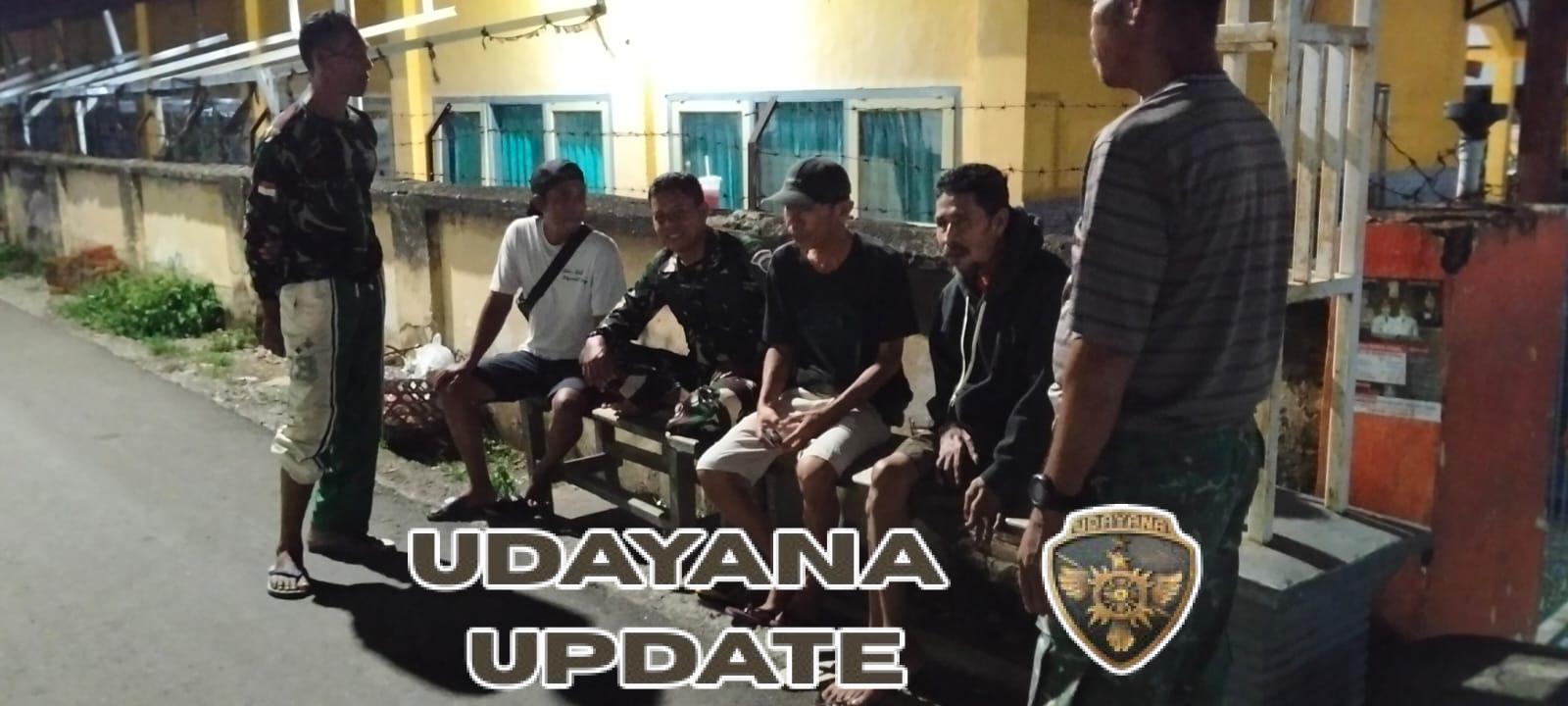 Piket Koramil 1628-01/Taliwang Gelar Patroli Malam, Pastikan Situasi Tetap Kondusif di Taman Tiang Enam