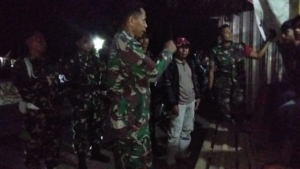 Babinsa Dompu Teguhkan Kepedulian Lewat Komsos dan Gotong Royong