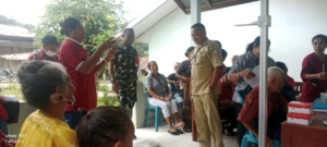 Babinsa Koramil 1602-02/Wolowaru Dampingi Kegiatan Posyandu di Desa Detupera