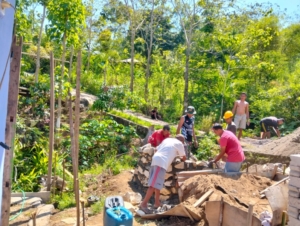 Satgas TMMD Kodim 1612/Manggarai Gaspol Bangun Tandon dan MCK di Desa Barang