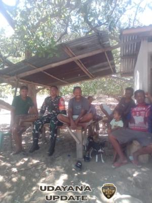 Babinsa Koptu Sahlan Intensifkan Komsos dan Pul Data di Desa Aewora, Maurole