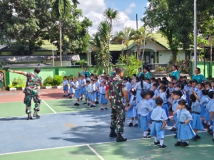 Ratusan Anak TK Santo Yusuf Kunjungi Makodim Klungkung