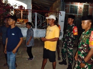 Koptu Mahru Babinsa Pimpin Patroli Siskamling, Sosialisasi Pengendalian Emosi Anak Muda di Desa Kale’o