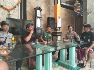 Tali Kasih TNI, Kapten Inf. Wayan Nada Pimpin Jajaran Melayat Tokoh Agama di Desa Kekeran.