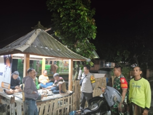 Sinergi TNI dan Warga: Babinsa Seminar Salit Aktif Patroli Jaga Ketertiban Desa