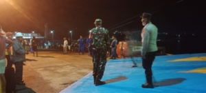 Babinsa Kodim 1602/Ende Kawal Keamanan Kedatangan Kapal Darma Rucitra VIII di Pelabuhan IPPI