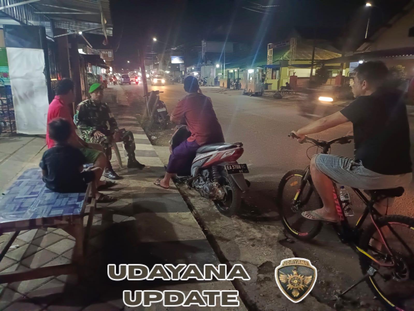 Babinsa Koramil 1628-01/Taliwang Hadir di Tengah Warga, Pastikan Lingkungan Aman dan Kondusif