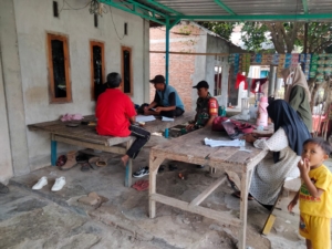 Tingkatkan Keamanan dan Keharmonisan, Babinsa Laksanakan Komsos di Desa Tebo