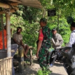 Wujudkan Kamtibmas, Babinsa Koramil 1602-02 Laksanakan Komsos dan Pamwil di Kelisamba