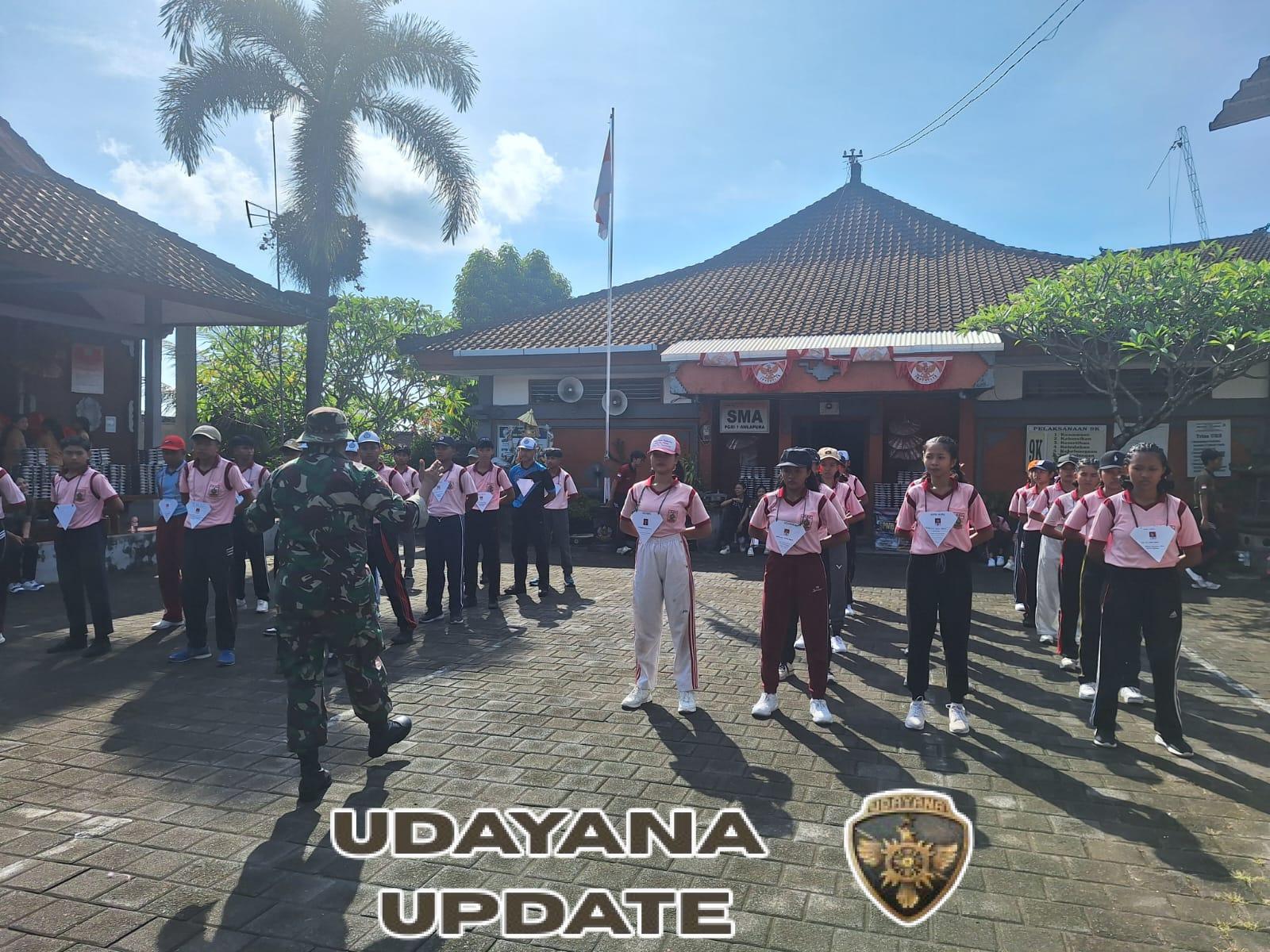 Bangun karakter calon OSIS SMA PGRI 1 Amlapura, Anggota Kodim 1623/Karangasem latihkan PBB.