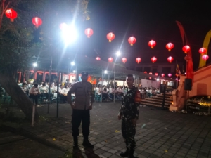 Aparat TNI Dan Polri Gelar Patroli Di Kawasan Vihara Darma Ratna