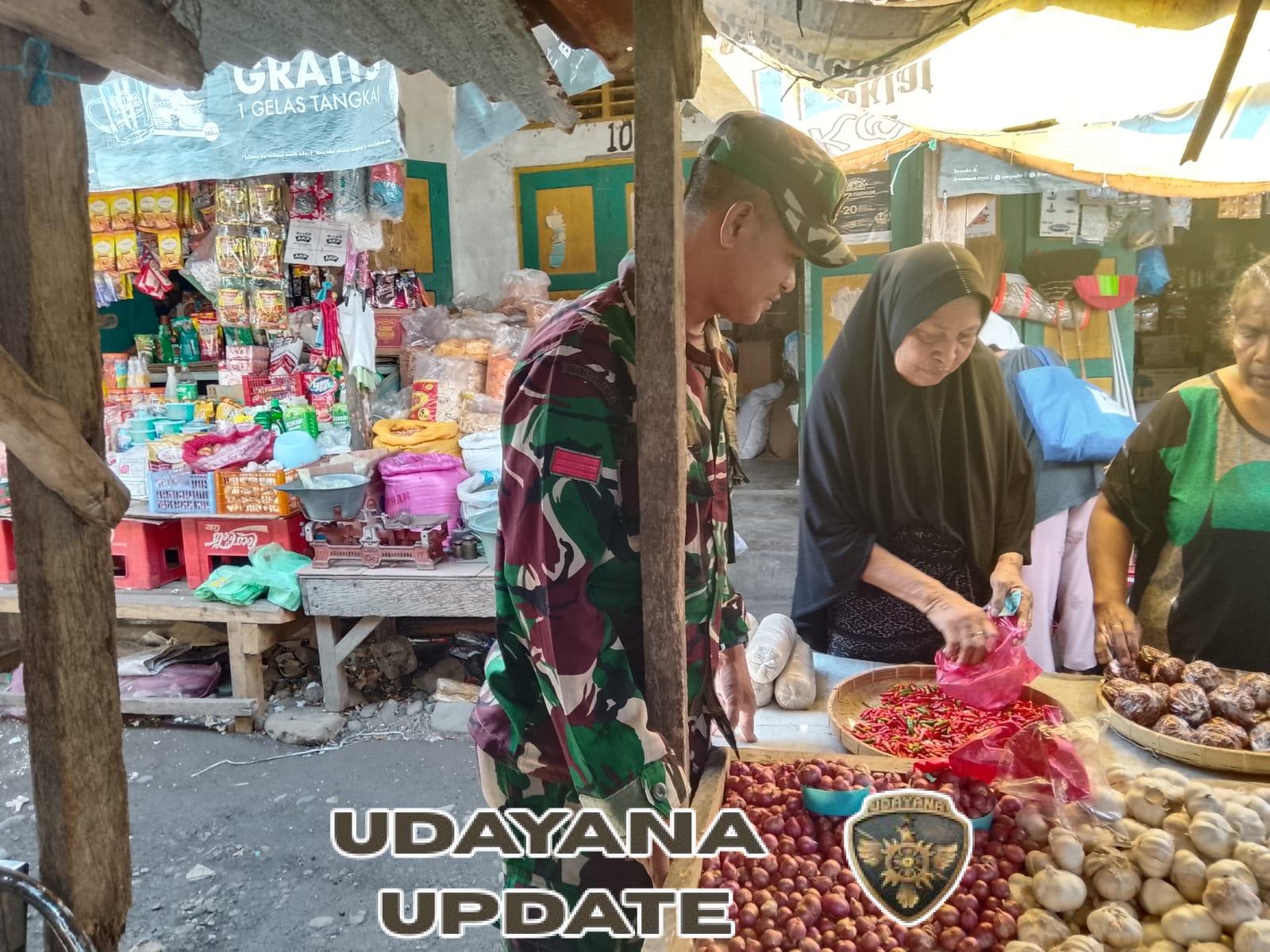 Babinsa Koramil Wolowaru Tingkatkan Kamtibmas Lewat Komsos dan Pamwil di Pasar Bokasape