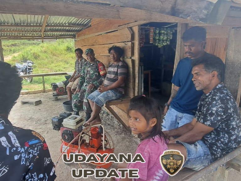 Babinsa Komsos dengan Warga di Desa Tematana