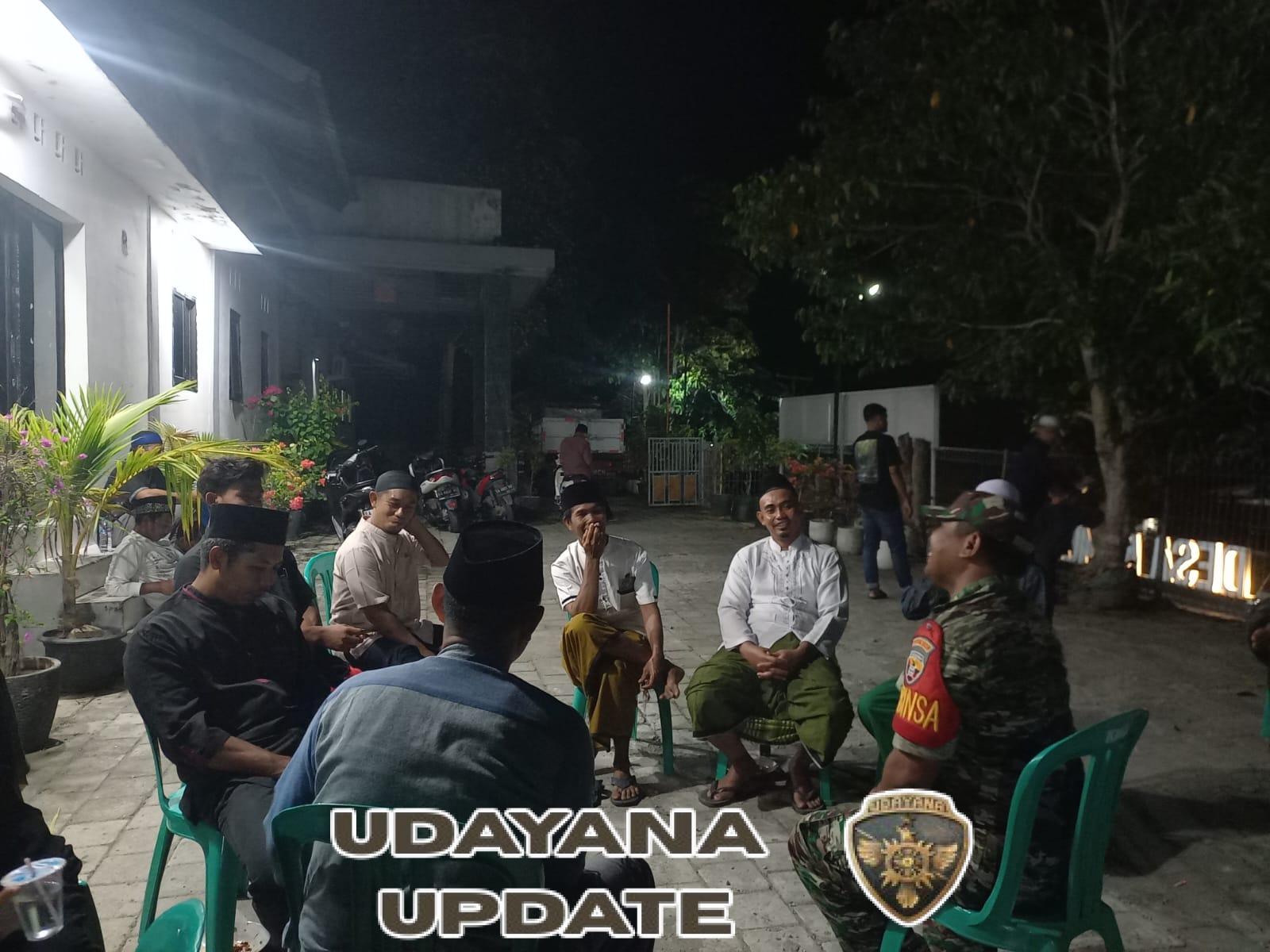 Patroli Malam Babinsa Sekongkang, Wujud Kepedulian TNI terhadap Ketertiban Masyarakat