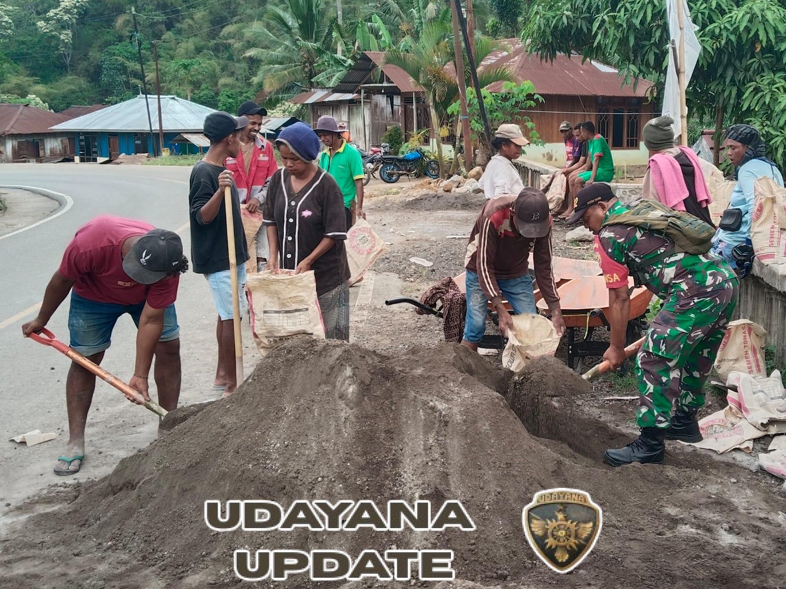 Wujud Kemanunggalan TNI-Rakyat, Babinsa Kodim 1602/Ende Gelar Karya Bhakti di Desa Binaan