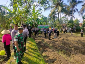 Danramil 1616-01/Gianyar Hadiri Program Swasembada Pangan Polri di Desa Bakbakan