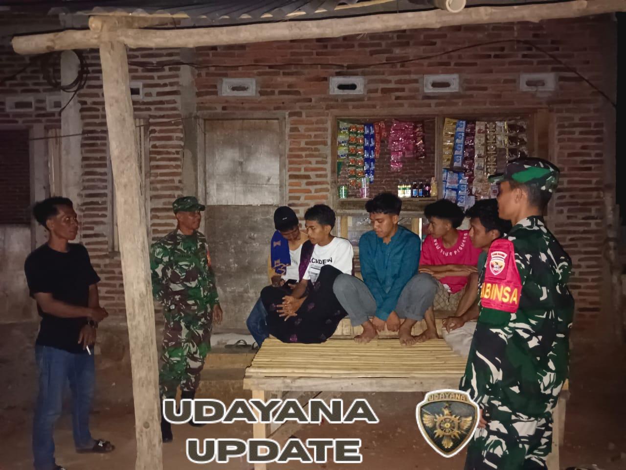 Patroli Siskamling di Desa Wadukopa, Aparat dan Warga Bersinergi Jaga Keamanan