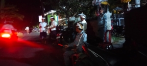 Babinsa Kawal Upacara Piodalan, Ciptakan Rasa Aman dan Nyaman di Wilayah Binaan