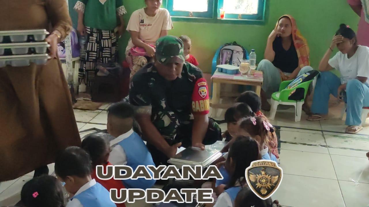 ‎Perhatian Babinsa, Anak-Anak Sekolah di Maringkik Dapat Makan Bergizi Gratis