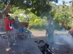 Babinsa Kodim 1602/Ende Laksanakan Komsos dan Pamwil di Desa Rangalaka