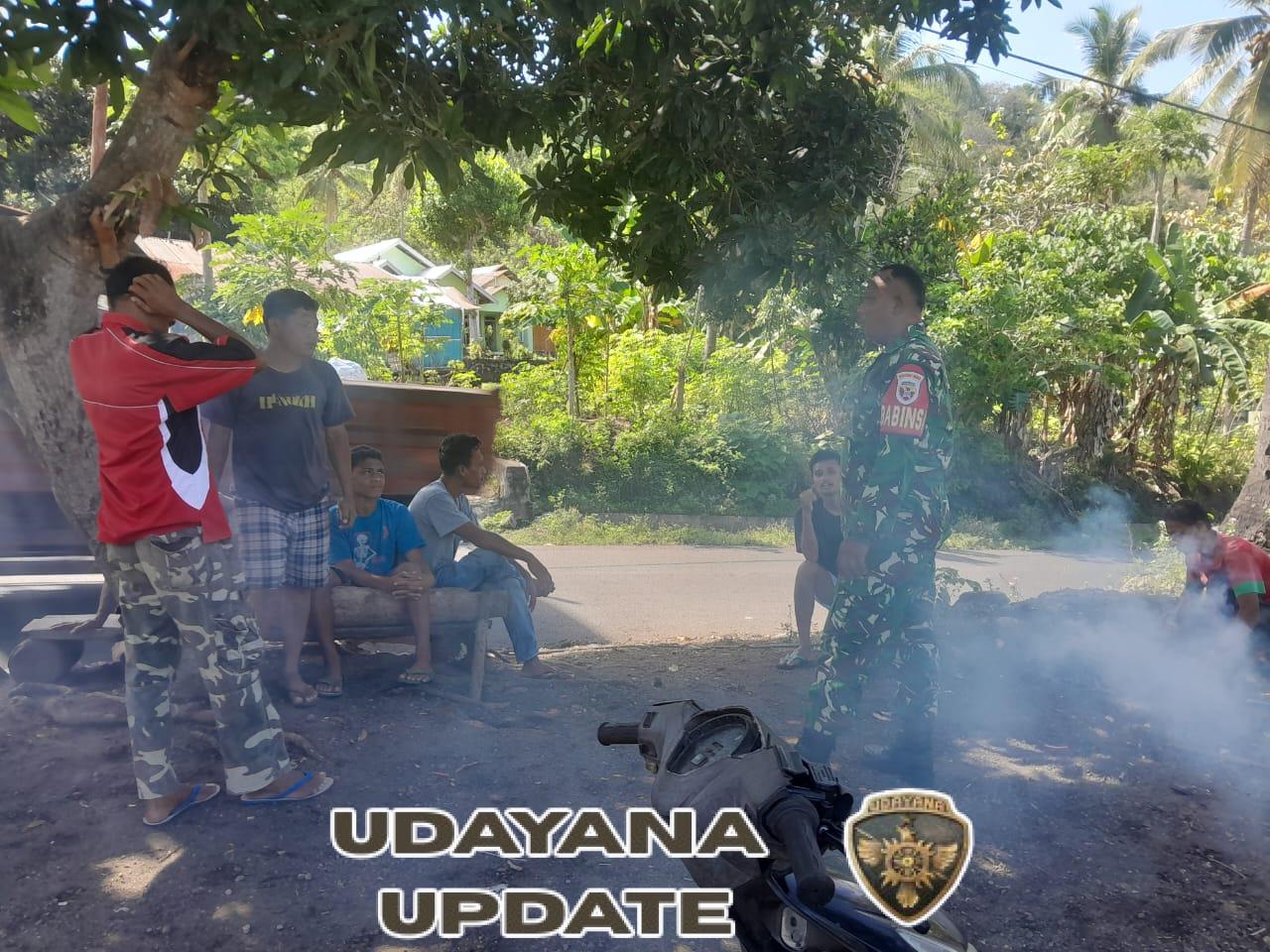 Babinsa Kodim 1602/Ende Laksanakan Komsos dan Pamwil di Desa Rangalaka