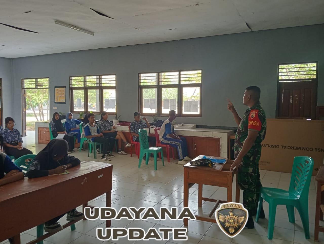 Sertu Donatus Kiri Hadiri Kegiatan Komsos dengan Pelajar SMA Negeri Maurole