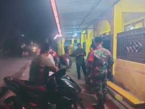 ‎Warga Apresiasi Patroli Malam Babinsa-Bhabinkamtibmas di Dusun Paok Pampang Selatan