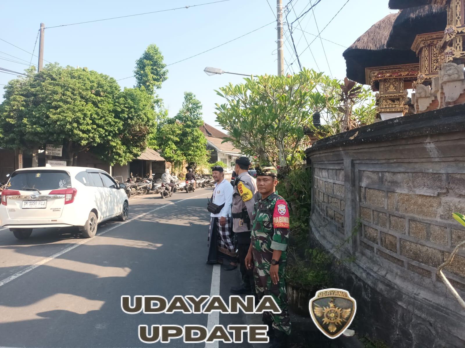 Babinsa Kemenuh Bersinergi Amankan Puncak Karya di Pura Penataran Ulun Swi Batur