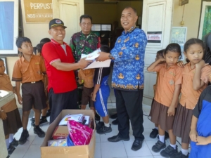 Babinsa Panji Anom Ajak Siswa Penerima Beasiswa Terus Semangat Belajar dan Berprestasi