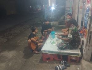 Serka Sulhan Ajak Warga Sekongkang Tingkatkan Keamanan Lingkungan Lewat Patroli Malam