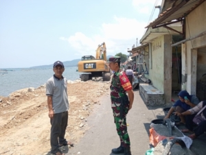 Sinergi TNI dan Pemerintah Lindungi Pantai Bintaro dari Abrasi