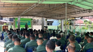 Dandim 1613/Sumba Barat Berikan Jam Komandan Kepada Seluruh Anggota