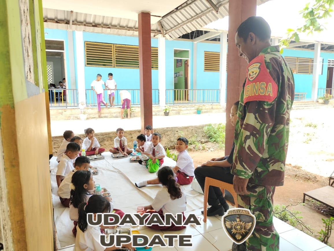 Babinsa Pantai Baru Dampingi Pemberian Makanan Bergizi untuk 3.093 Siswa di Kecamatan Pantai BaruBabinsa Pantai Baru Dampingi Pemberian Makanan Bergizi untuk 3.093 Siswa di Kecamatan Pantai Baru