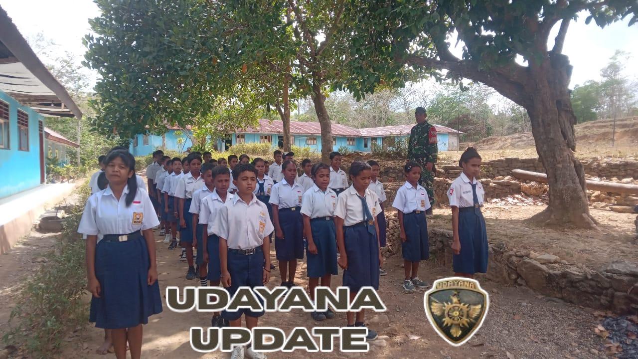 Bina Mental Pelajar, Babinsa Koramil 01/Kota So’e Berikan Materi PBB Kepada Murid SMP PGRI Kilobesa