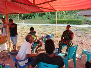 Babinsa Kodim 1602/Ende Hadir Berikan Rasa Aman dan Nyaman di Wilayah Binaan