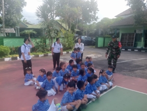Kodim Klungkung Kenalkan TNI Kepada TK Negeri Tegak