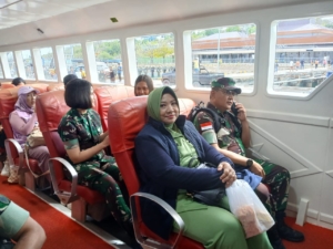 Danramil Alak Bersama Babinsa Monitor Keberangkatan Danrem 161