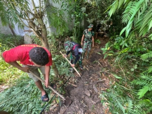 Satgas TMMD Kodim 1625/Ngada Lakukan Penggalian Lubang Pipa Air Bersih di Riung Barat