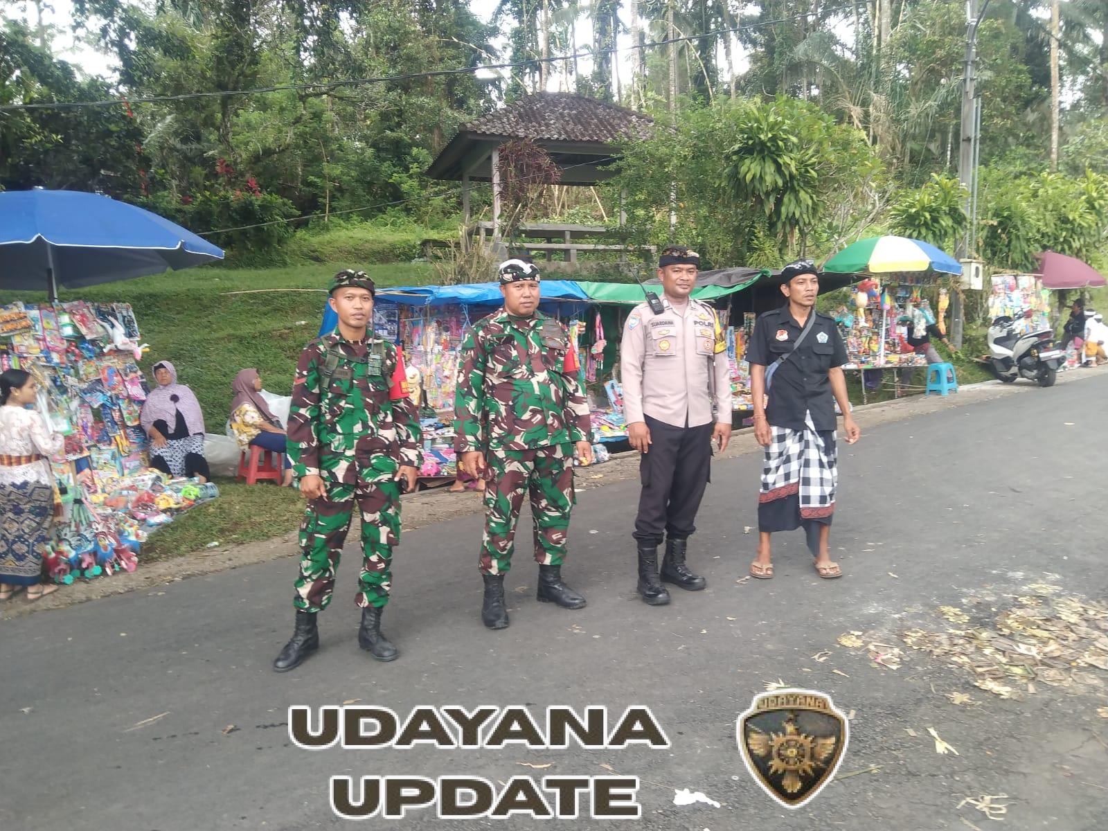 Babinsa 1623-06/Selat bersama Pecalang amankan upacara keagamaan.