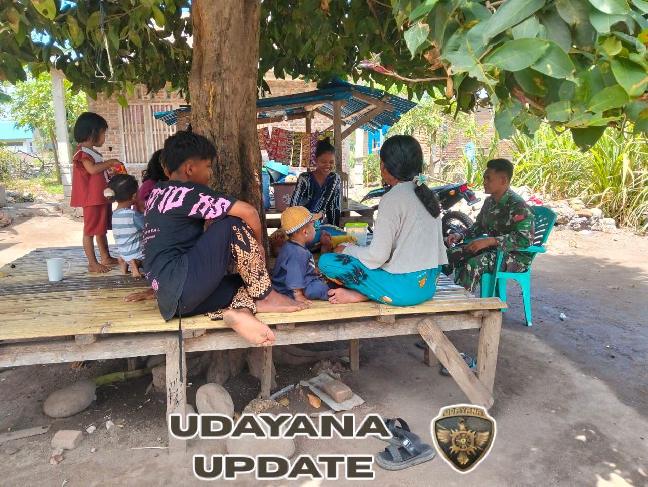 Wujud Kemanunggalan TNI-Rakyat, Babinsa Laksanakan Komsos di Desa Eka Jaya