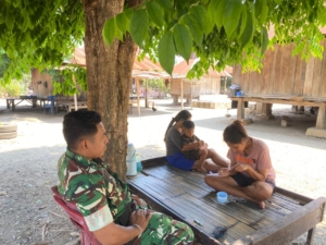 Silaturahmi dengan Warga Lewat Kegiatan Komsos di Desa Ndondo Barat