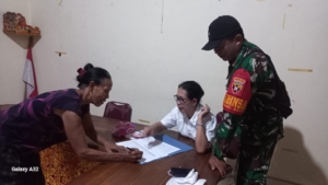 Melalui Pendampingan Penyaluran BLT DD, Babinsa Koramil Nusa Penida Tunjukkan Kepedulian Kepada Warga Kurang Mampu